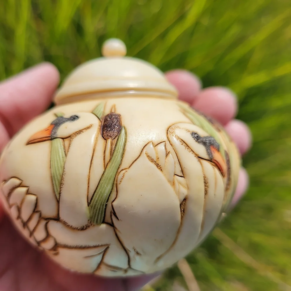 Jardinia Swan Song Trinket Box by Martin Perry Studios 2003 ~ Pretty 3D Imagery - Picture 3 of 15